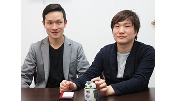 <イッポまえだのよろしくスタートアップ>(30)ハタプロ 小型ロボットがおもてなし