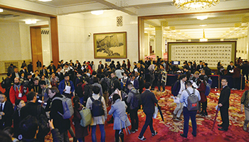 <駐在記者・真鍋武が体験したリアルな中国>多言語の資料、入手にひと苦労