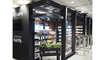 1回QRかざすだけでいくつでも買い物ができるシステム、NTTデータが提供