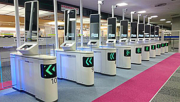 国内7空港がパナソニック製の空港向け顔認証ゲートを導入