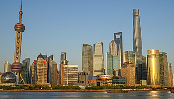 上海市がAI行動計画を策定、開発や産官学連携、人材育成などに注力
