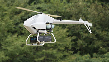 KDDIなど、日本初のシングルローター型ドローンを使った長距離物流実証実験