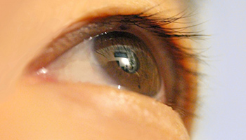 あなたの歩みを止めません! NECが歩きながら認証できる虹彩認証技術を開発