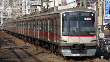 不審物の検出にも活用、4G対応のLED蛍光灯一体型防犯カメラを東急電鉄全車両に