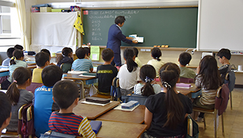 2020年から必修化する小学校のプログラミング教育、どんな授業なのか?