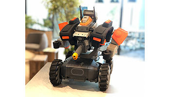 来客対応に年間230時間も使っていた!? 案内ロボットで約184時間短縮