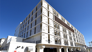 沖縄県豊見城市がサーバールームのエネルギー・運営効率化を実現