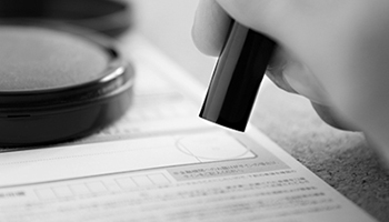 日立がハンコレス・ペーパーレスへ、年間約5億枚の紙削減を目指す