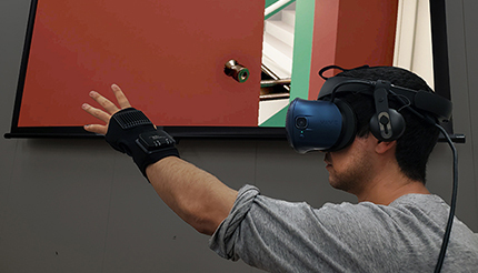 火災の熱を実際に体験できるVRシステム、理経が提供