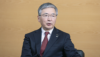富士フイルムBI 海外とITソリューションを軸に成長 売上高8200億円、営業利益率10%目指す