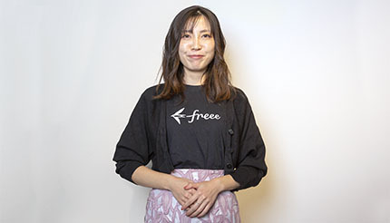 <パシャリ!広報のヒト>(Vol.17)freee 佐藤知世