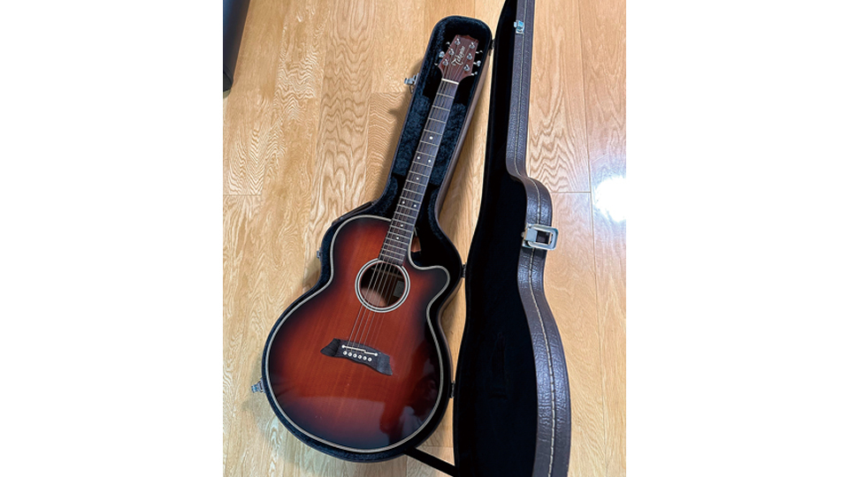 データブリックス・ジャパン・笹 俊文社長の愛用ツール<愛用のアコースティックギター>