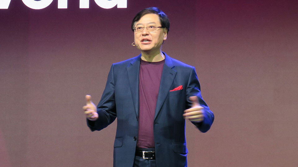 レノボ、「AI for ALL」を掲げあらゆる製品でAI活用へ 年次イベントで方針を発表