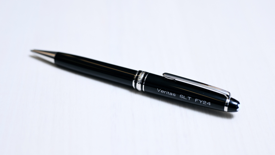 ベリタステクノロジーズ・金光諭佳代表執行役員社長の愛用ツール<本社から贈られた筆記具>