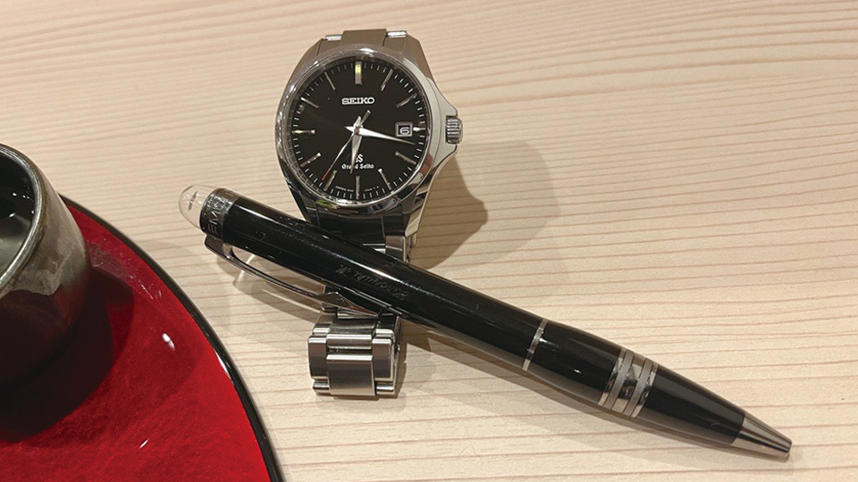 ダイワボウ情報システム・松本裕之代表取締役社長の愛用ツール　＜部下から贈られた腕時計とペン＞