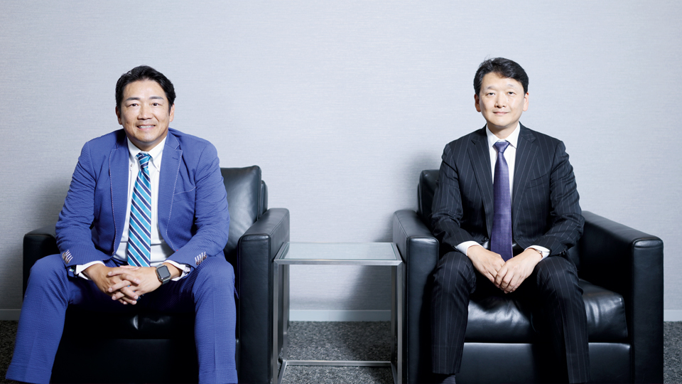 トップ対談 ネットワンパートナーズ 代表取締役社長執行役員 田中拓也 シスコシステムズ 代表執行役員社長 濱田義之 「AI」と「セキュリティー」で日本の成長に貢献する