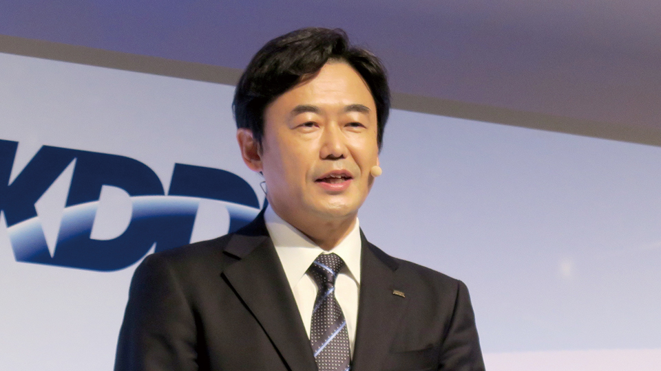 KDDI、Starlinkとスマホの直接通信サービスを開始 無料、申し込み不要で災害時の連絡手段にも