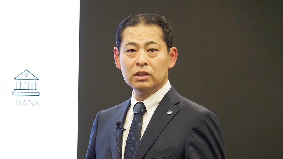 富士通、金融向けソリューションを体系化 ATMハードウェアから撤退