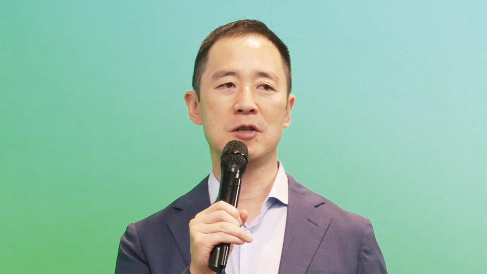 AWSジャパンが金融業界での生成AI活用事例を紹介　マルチAIエージェント実装などに挑戦