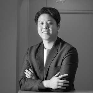 築山英治