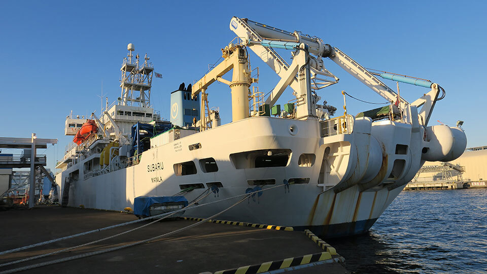NTT WE マリン、海底ケーブル敷設船「SUBARU」　通信インフラを支える現場を公開
