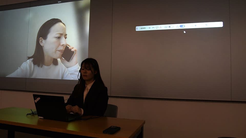 ソフトバンク、カスハラ音声をAIで「怖くない声」に　コールセンター向け製品発売