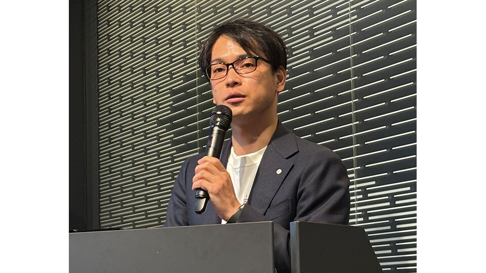 日立製作所、繊細な作業を行えるフィジカルAIを数百万パラメーターで実現