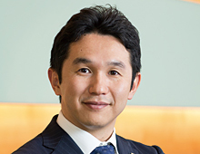 舞台はアジア。ひたすら足で稼ぐ