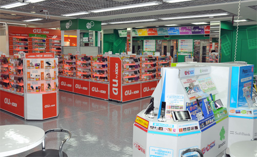 ヤマダ電機 モバイル製品に特化した池袋の新店舗を公開 若者をターゲットに 週刊bcn